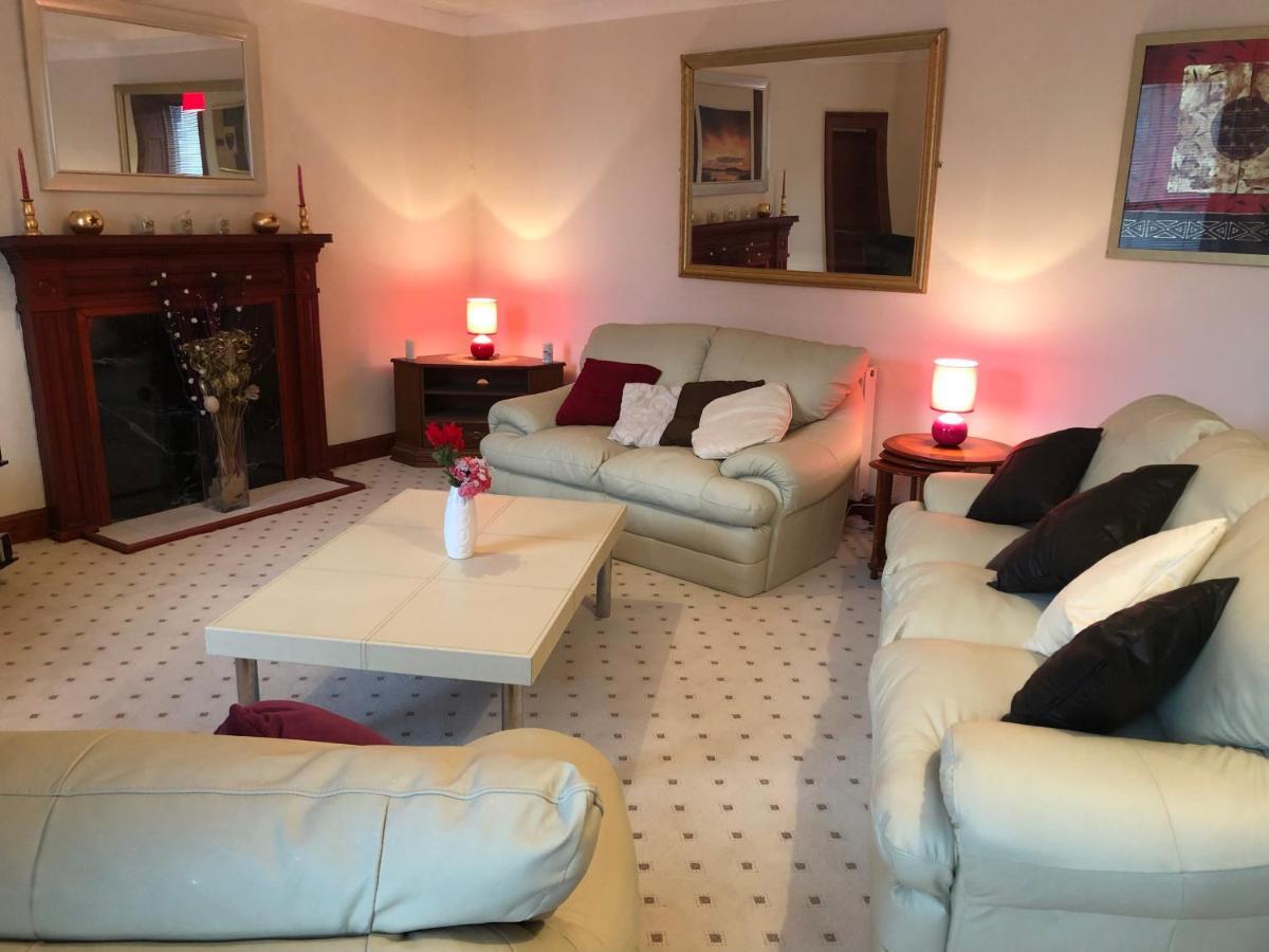 Executive Serviced Apartments 2 Forfar Bagian luar foto
