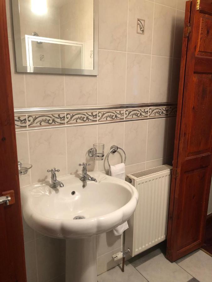Executive Serviced Apartments 2 Forfar Bagian luar foto