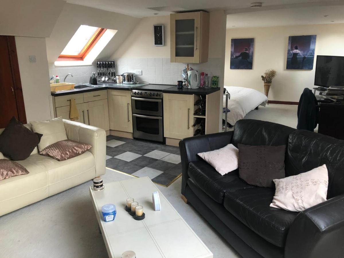 Executive Serviced Apartments 2 Forfar Bagian luar foto